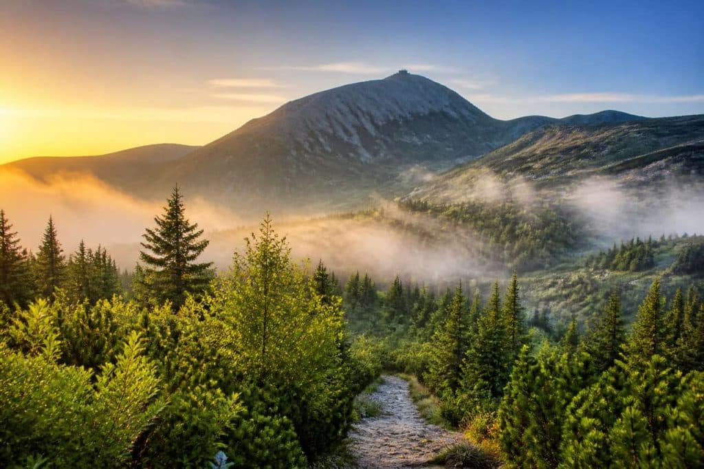 Randonnée à travers les paysages mystiques du parc national des Karkonosze