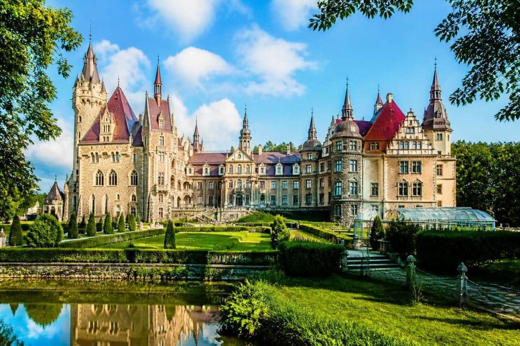Le château de Moszna : résidence féerique aux 99 tours