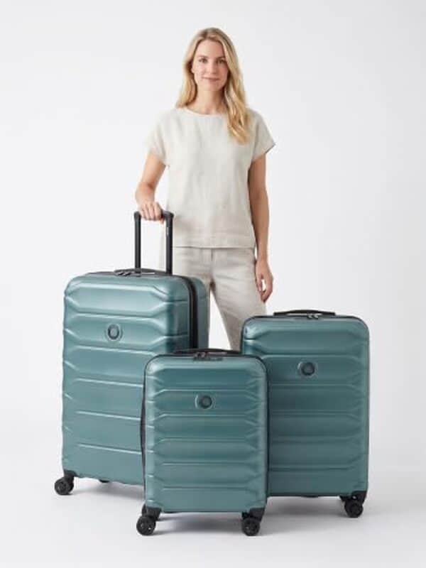 Découvrez notre test détaillé du set de bagages rigides Delsey Meteor pétrole : qualité, durabilité et praticité pour vos voyages.