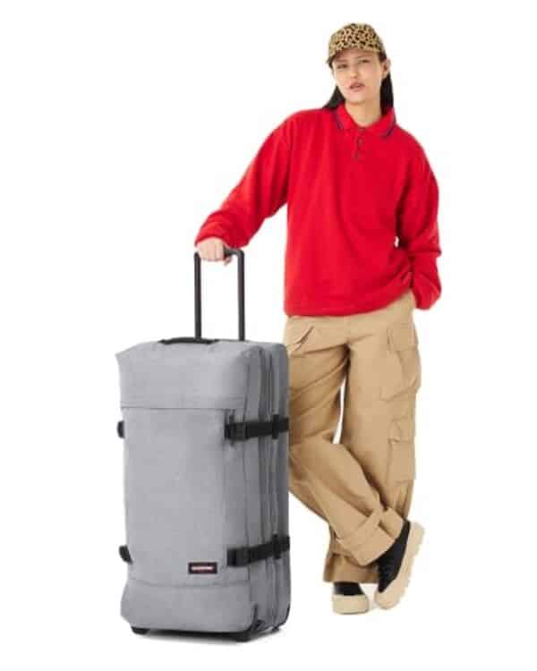 Découvrez notre test détaillé de la valise Eastpak Tranverz L 121L : robustesse, capacité et praticité pour vos voyages. Avis complet et recommandations.